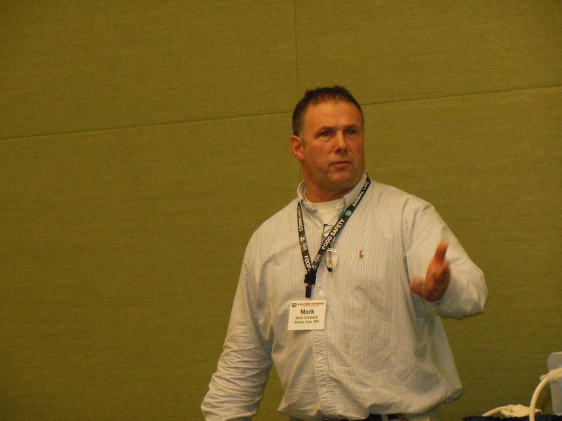 292 Mark Schwartz  talking about PRRS filtration to Dutch audience