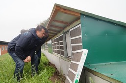 4-two visitors inspecting main filter
