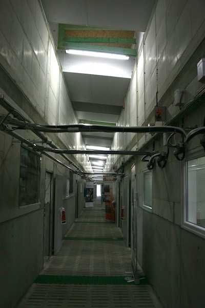6-1-filtered air enters central corridor