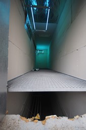 8-11-filtered air additionally is treated by UV light before entering into boar stud